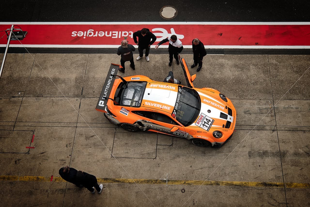 Racing car with team